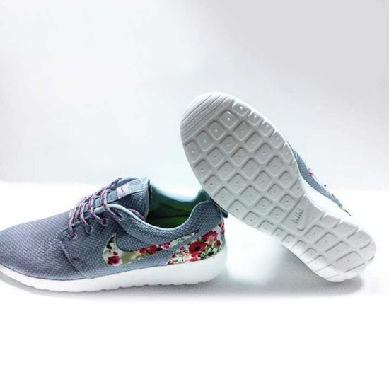 Nike Floral Roshe Customized Running Shoes এর ছবি